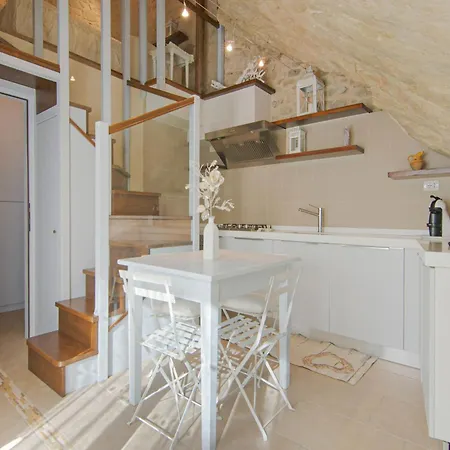 Appealing In With Near Centre Apartman Petrella Guidi