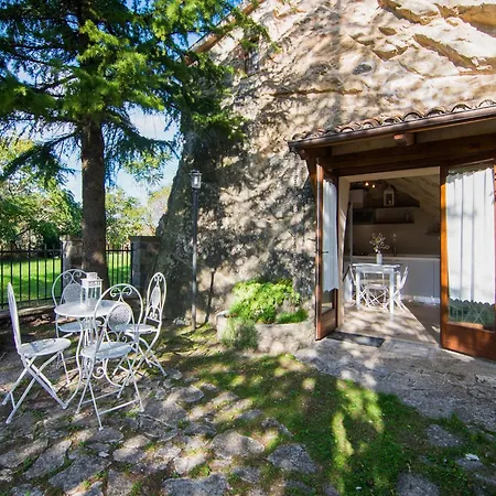Apartman Appealing In With Near Centre Petrella Guidi