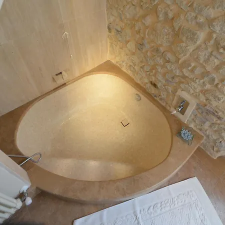 Apartment Appealing In With Near Centre *