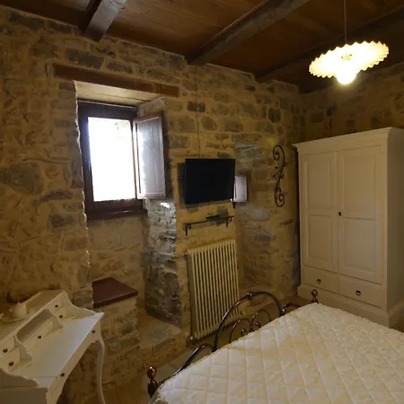 Apartment Appealing In With Near Centre *