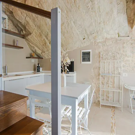 Apartman Appealing In With Near Centre Petrella Guidi