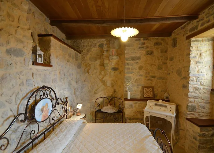 Appealing In With Near Centre Apartamento Petrella Guidi