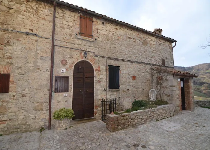 Appealing In With Near Centre Petrella Guidi