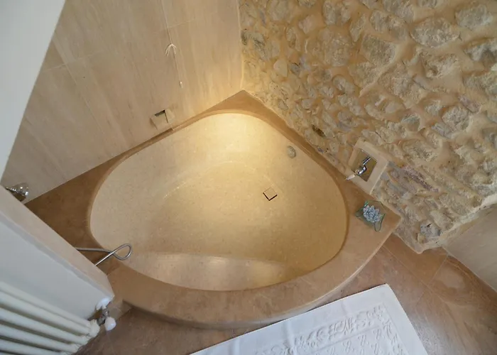 Appealing In With Near Centre Petrella Guidi