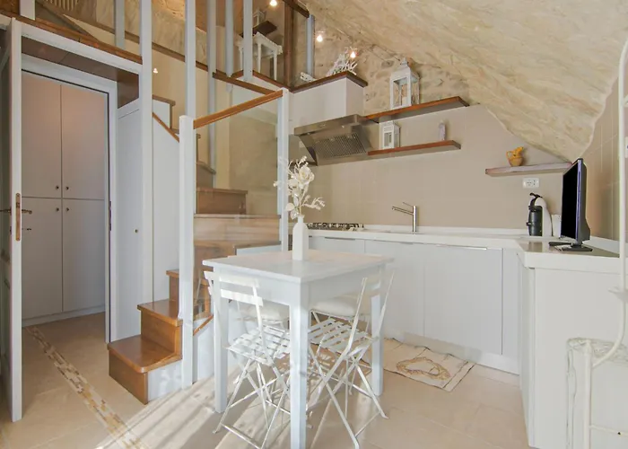 Appealing In With Near Centre Apartamento Petrella Guidi