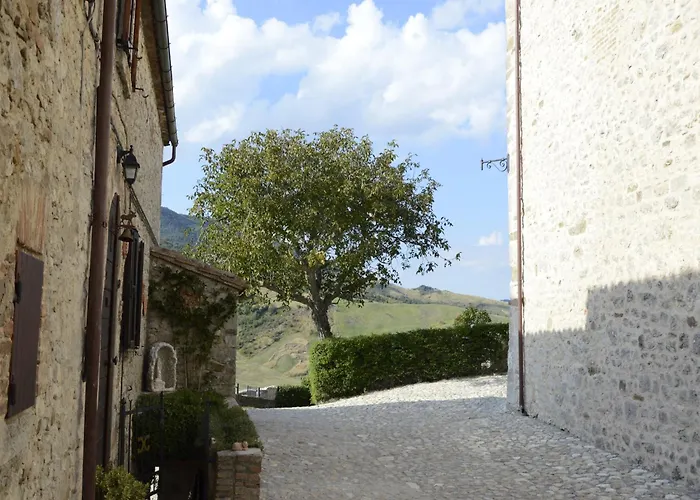 Appealing In With Near Centre Daire *