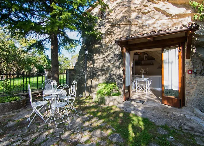 Apartamento Appealing In With Near Centre Petrella Guidi